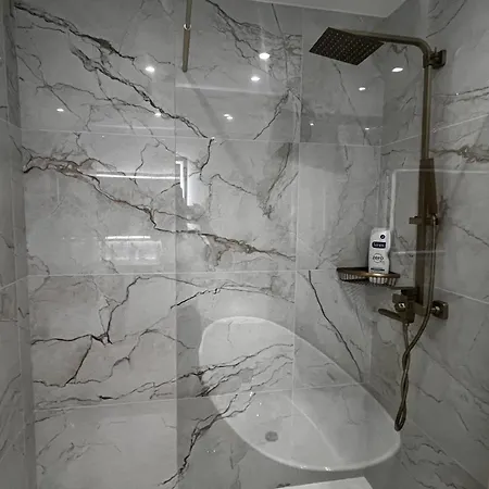 Elegant Air-conditioned Near The Apartamento Antibes