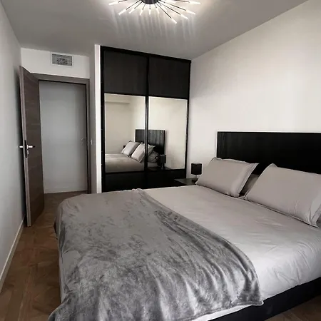 Elegant Air-conditioned Near The Apartamento